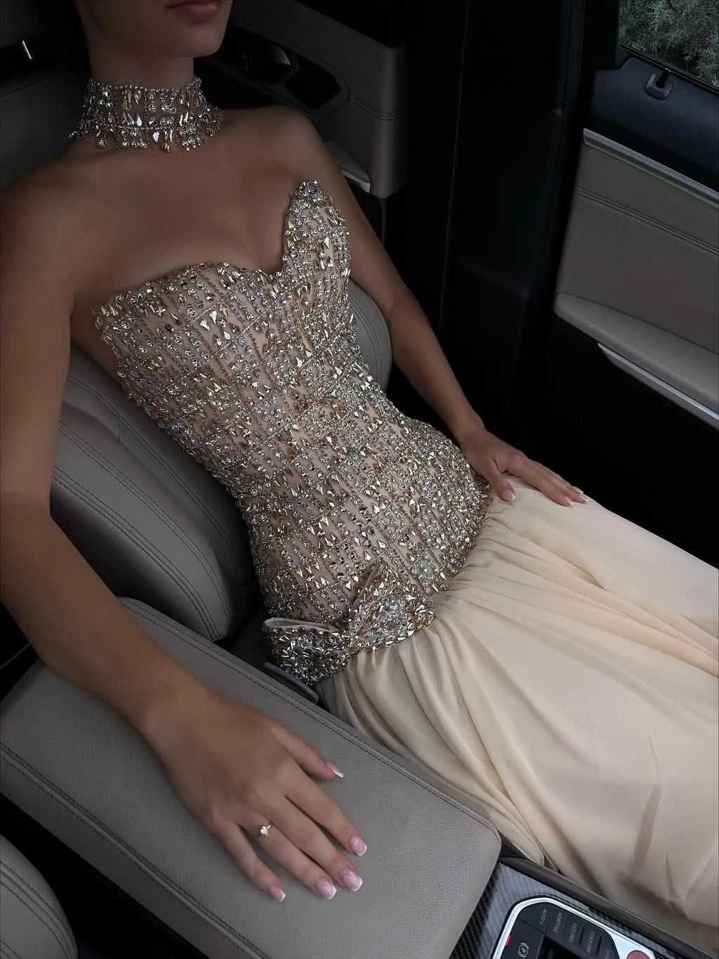SWEMILE Luxury Diamond Evening Dresses Shiny Crystals Beaded Strapless Sleeveless Bow Prom Dress Saudi Customized  فساتين سهرة