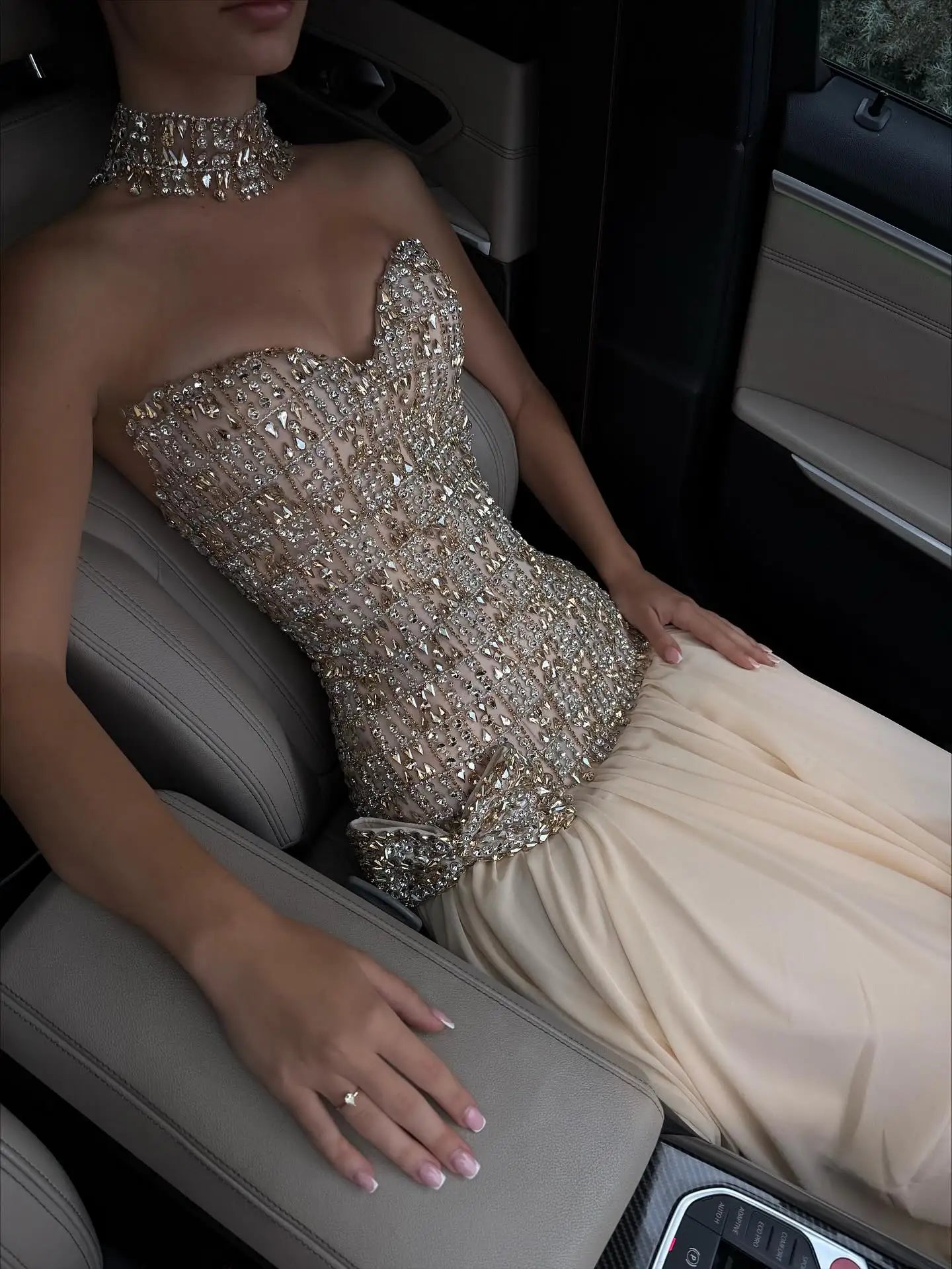 SWEMILE Luxury Diamond Evening Dresses Shiny Crystals Beaded Strapless Sleeveless Bow Prom Dress Saudi Customized  فساتين سهرة