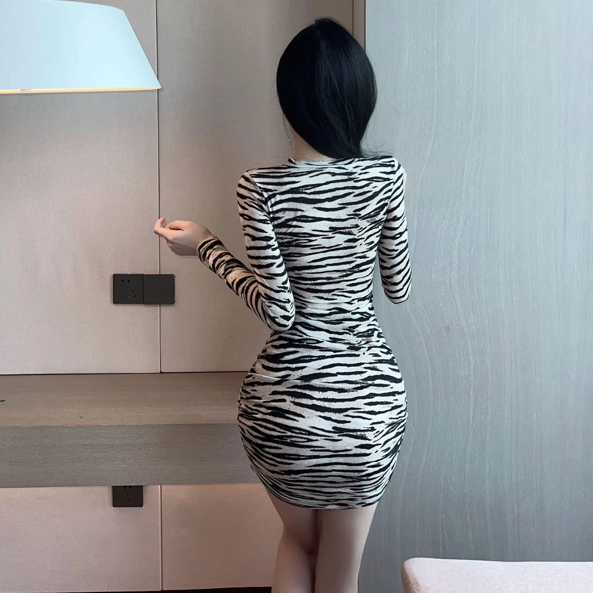 New Fashion Mature Elegant Charm Hollow Out Wrap Buttocks Dress Sexy Cut-out Slim Zebra Pattern Buttock Dress For Women W7TR