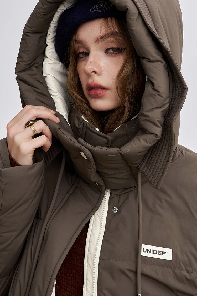 ELFSACK 2025 Winter New Arrivals Casual Preppy Layered Collar Knitted Patchwork Sleeves Mid Length Down Jacket For Woman