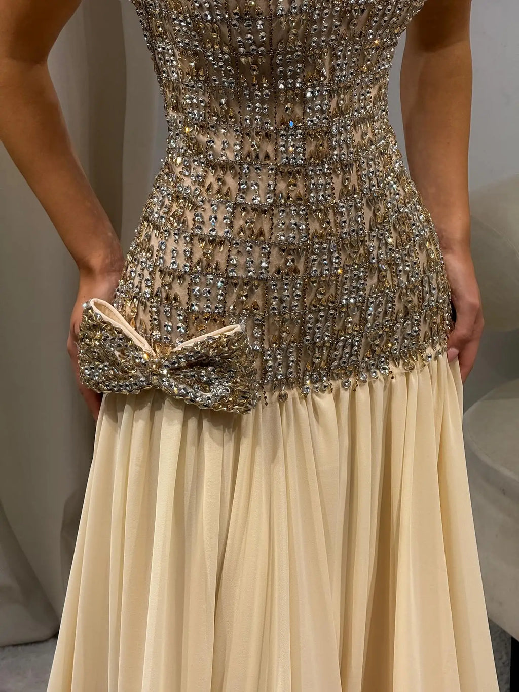 SWEMILE Luxury Diamond Evening Dresses Shiny Crystals Beaded Strapless Sleeveless Bow Prom Dress Saudi Customized  فساتين سهرة