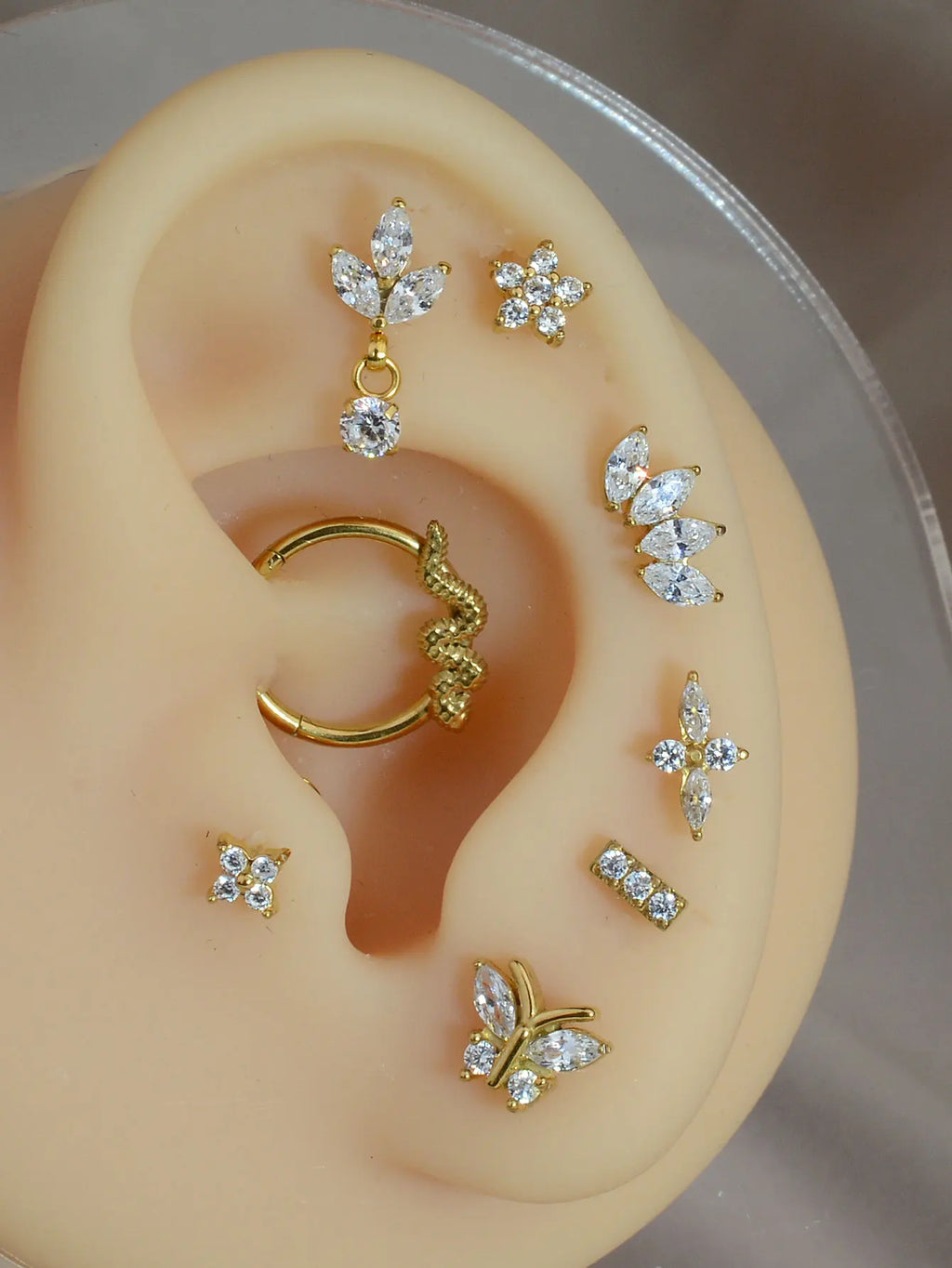 1Piece 16G Titanium Steel CZ Leaf Bee Piercing Lip Labre Studs Tragus Helix Cartilage Couch Lobe Earrings Body Jewelry For Women