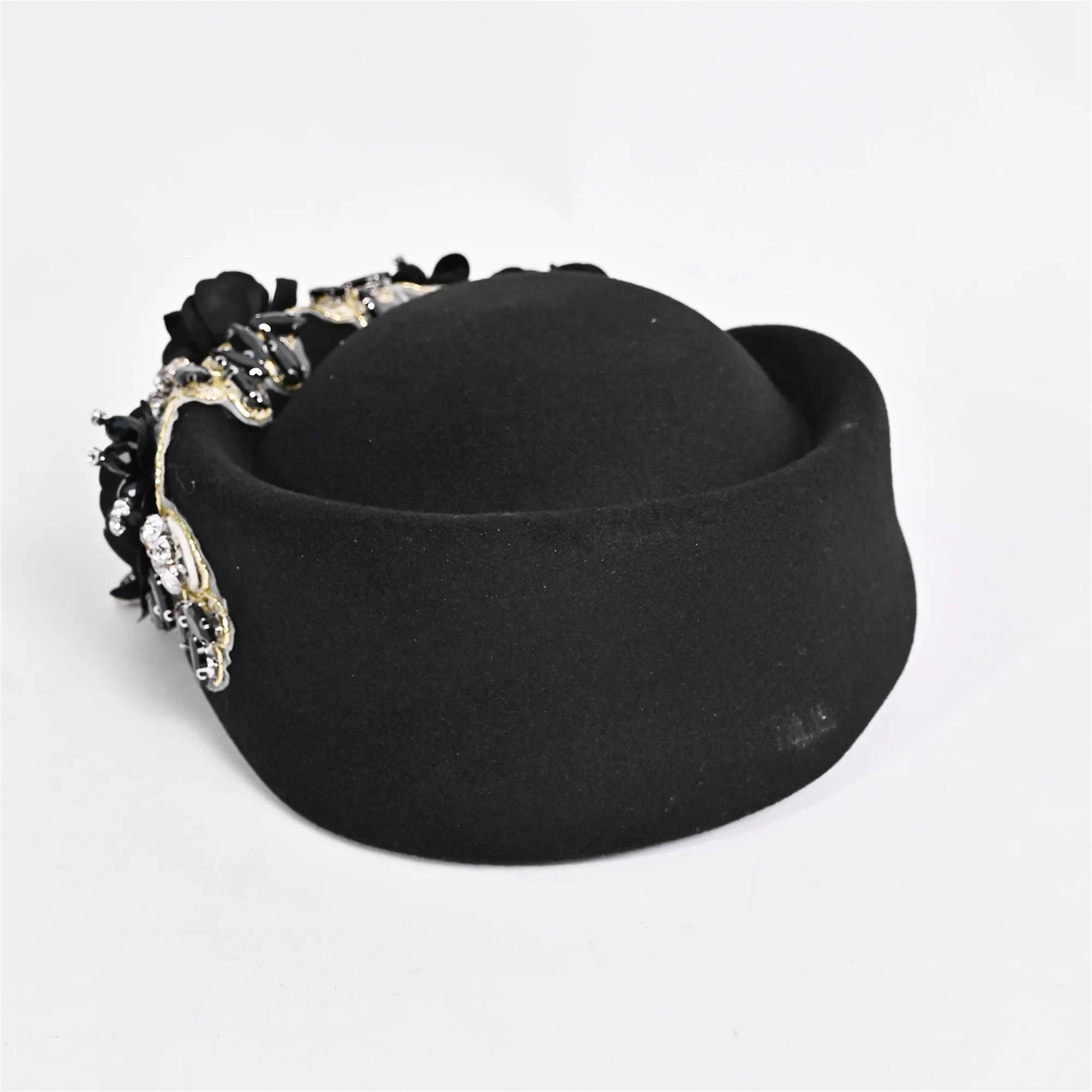 Vintage Style Wool Beret Hat with Pearl Embellishments Classic French Artist Hat for Women Elegant Tea Party Accessory
