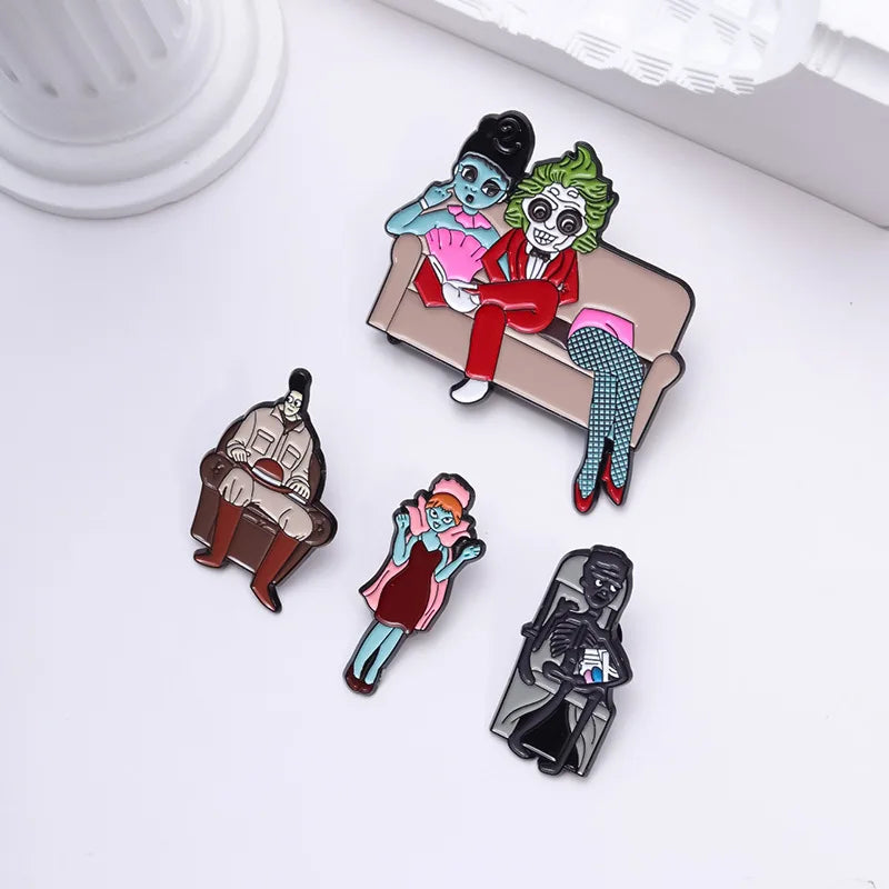 Halloween Bride Couple Badge Scythe Ghost Couch Clown Snake Grave Enamel Brooch Punk Skull Lapel Pins Jewelry Gift Accessories