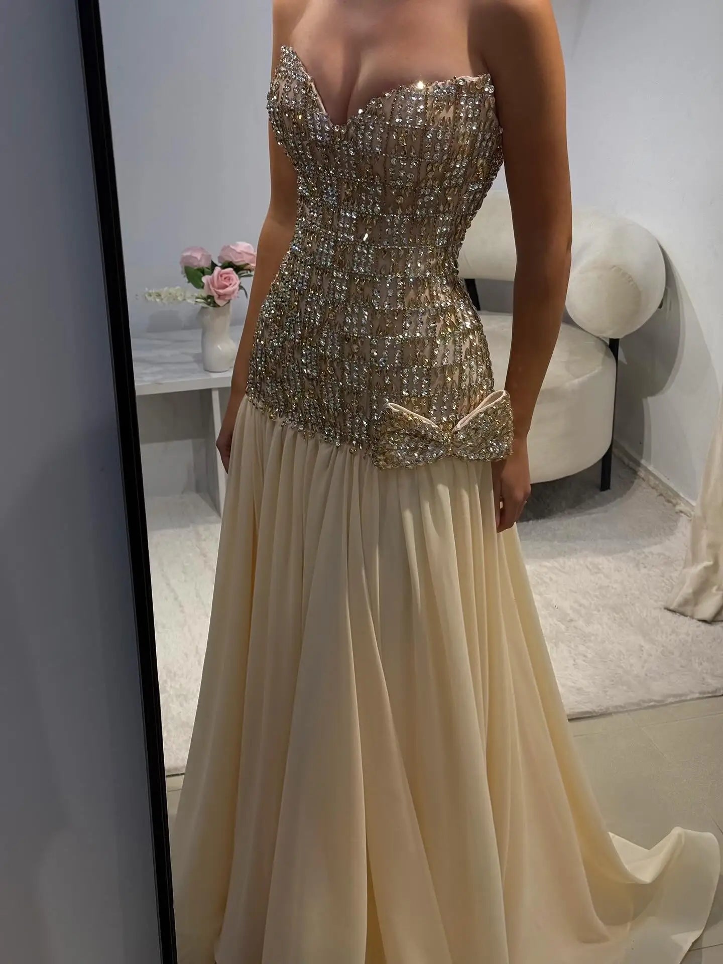SWEMILE Luxury Diamond Evening Dresses Shiny Crystals Beaded Strapless Sleeveless Bow Prom Dress Saudi Customized  فساتين سهرة
