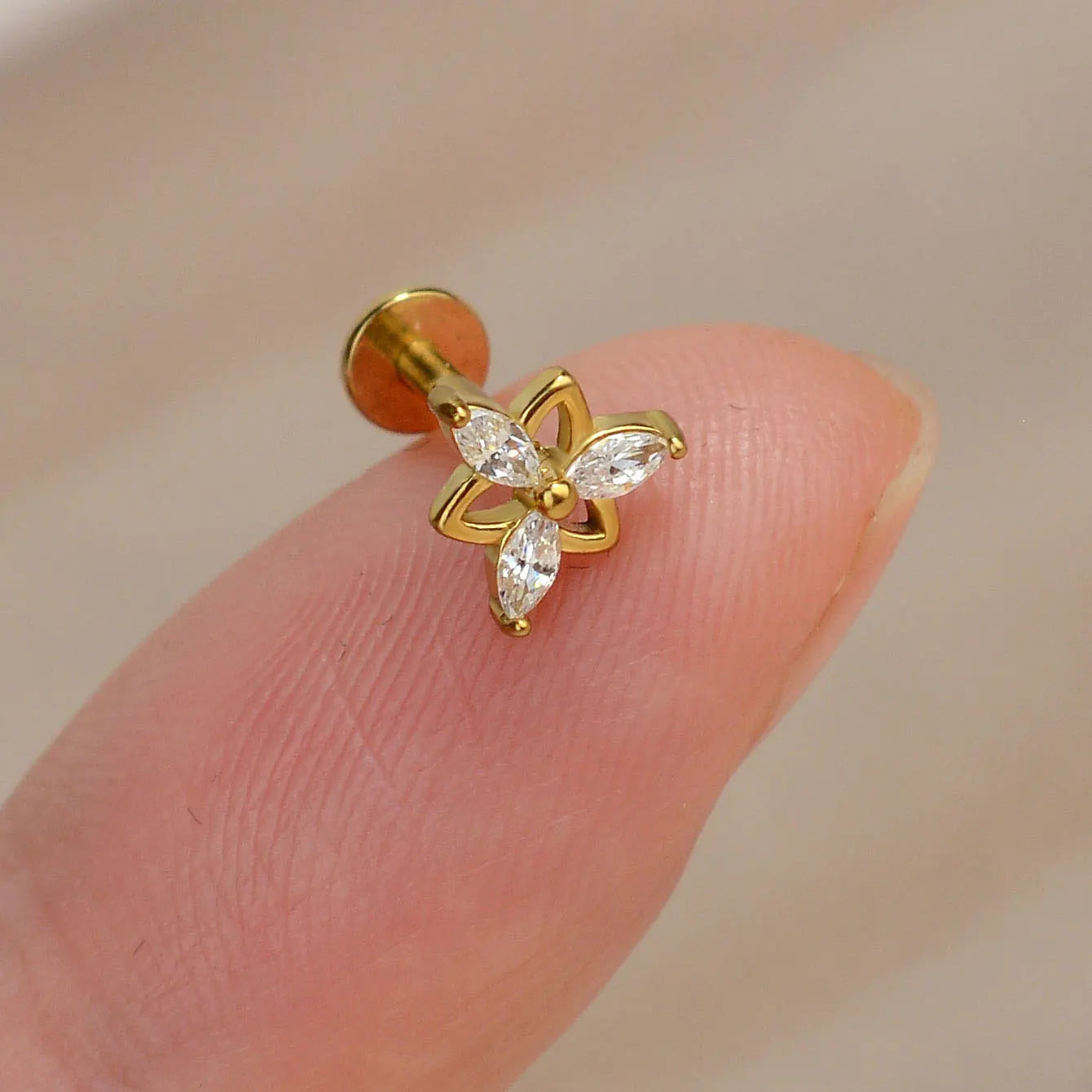 1Piece 16G Titanium Steel CZ Leaf Bee Piercing Lip Labre Studs Tragus Helix Cartilage Couch Lobe Earrings Body Jewelry For Women