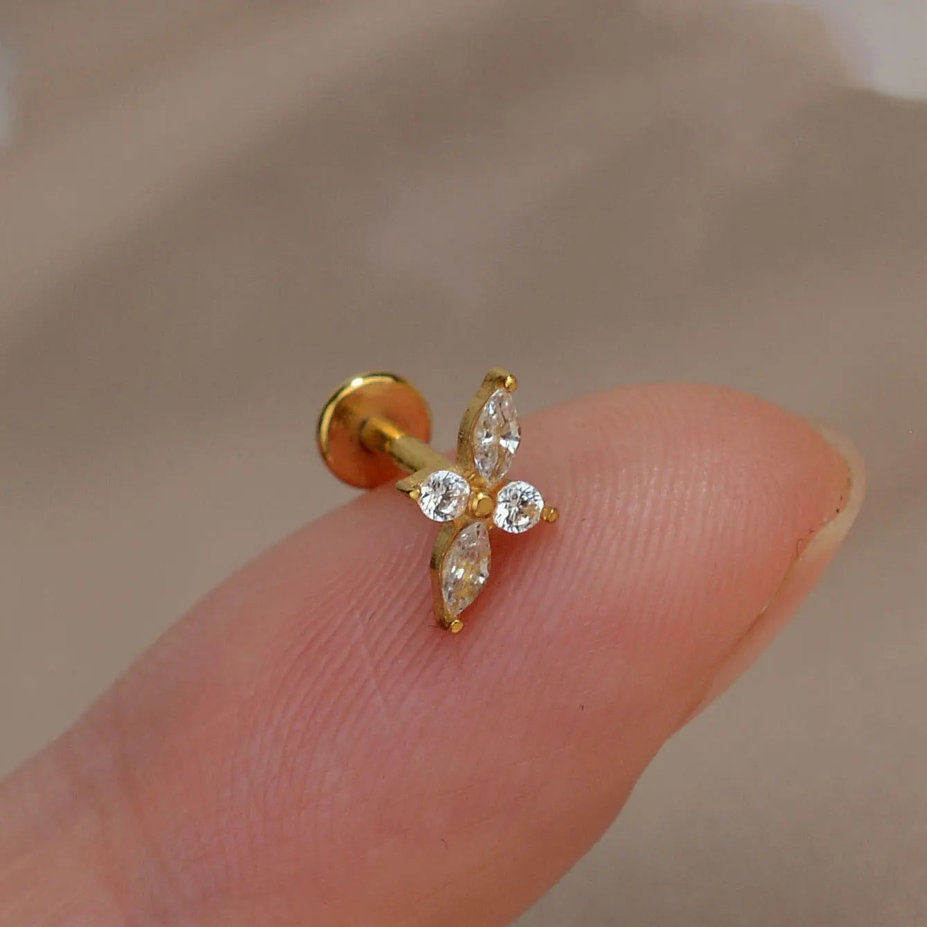 1Piece 16G Titanium Steel CZ Leaf Bee Piercing Lip Labre Studs Tragus Helix Cartilage Couch Lobe Earrings Body Jewelry For Women