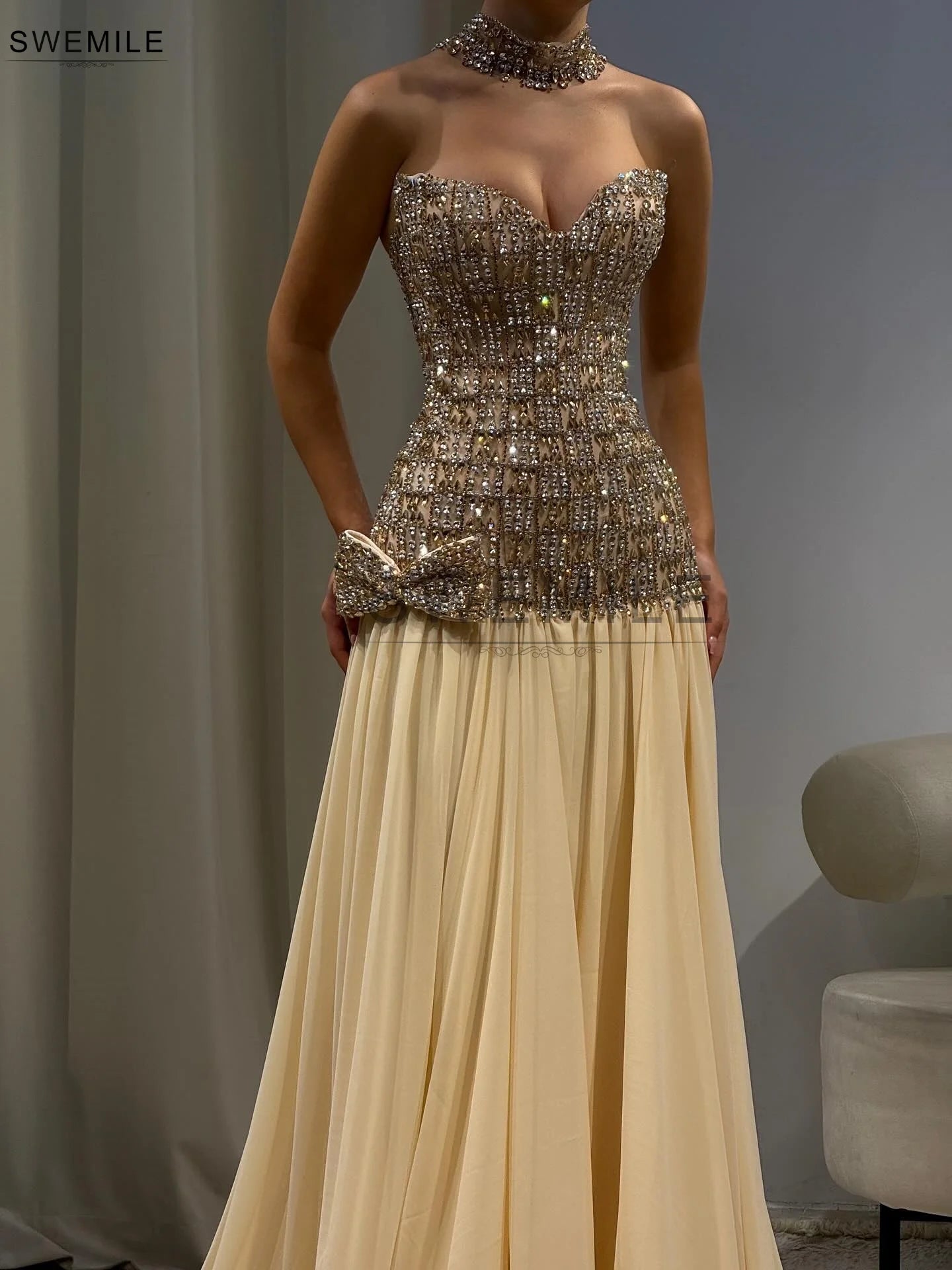 SWEMILE Luxury Diamond Evening Dresses Shiny Crystals Beaded Strapless Sleeveless Bow Prom Dress Saudi Customized  فساتين سهرة