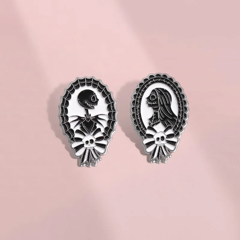 Halloween Bride Couple Badge Scythe Ghost Couch Clown Snake Grave Enamel Brooch Punk Skull Lapel Pins Jewelry Gift Accessories