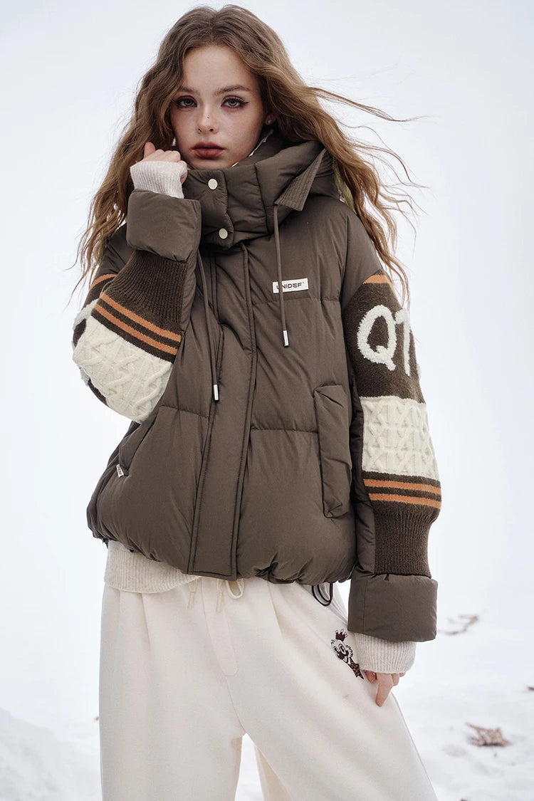 ELFSACK 2025 Winter New Arrivals Casual Preppy Layered Collar Knitted Patchwork Sleeves Mid Length Down Jacket For Woman