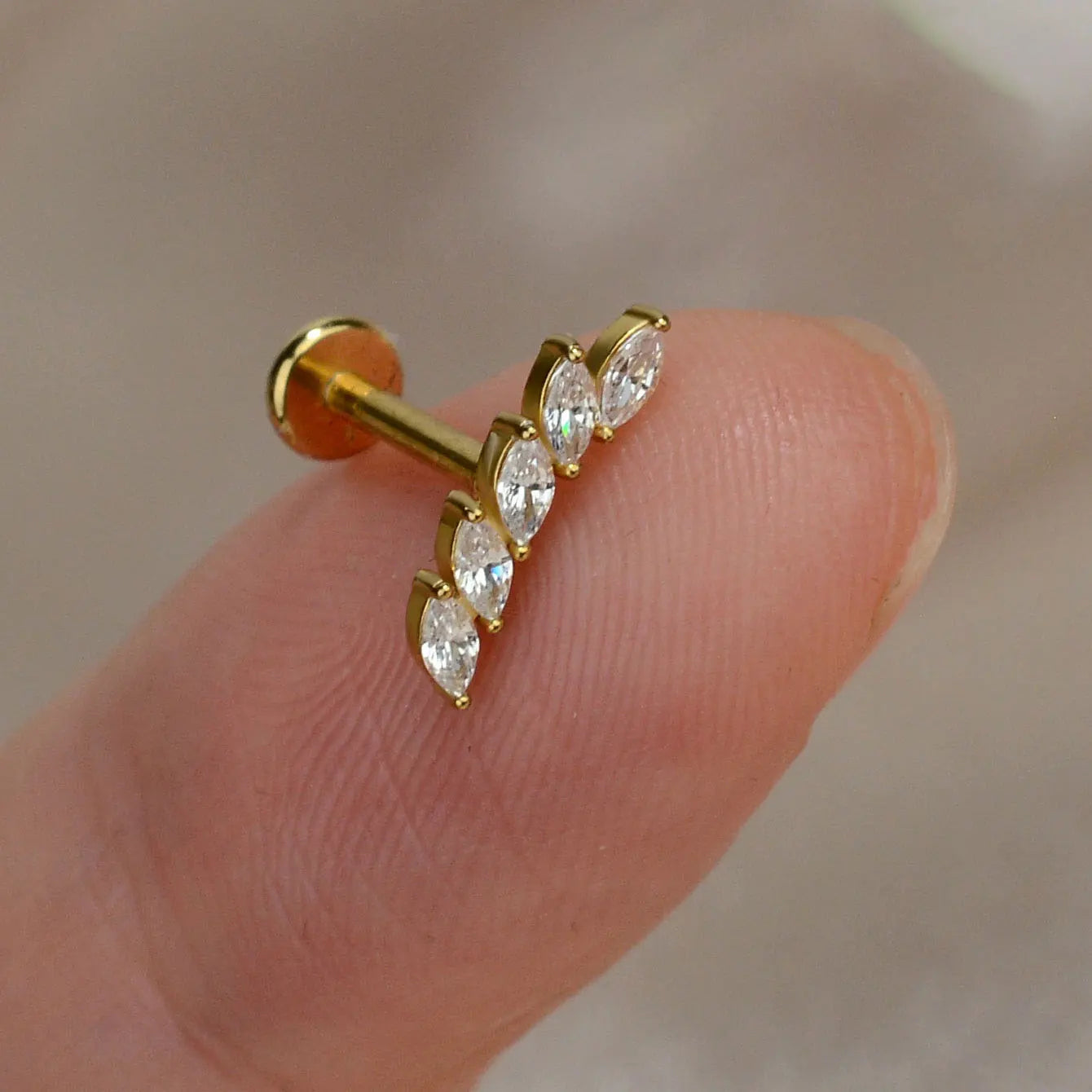 1Piece 16G Titanium Steel CZ Leaf Bee Piercing Lip Labre Studs Tragus Helix Cartilage Couch Lobe Earrings Body Jewelry For Women